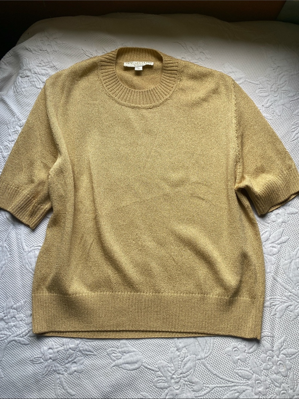 St. John Short-Sleeve Crewneck Sweater in Warm Gold